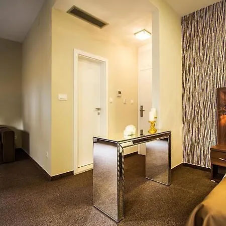 Luxury 4* 奥米什