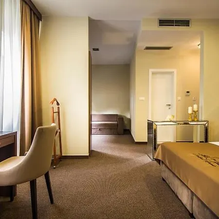 Luxury Omis