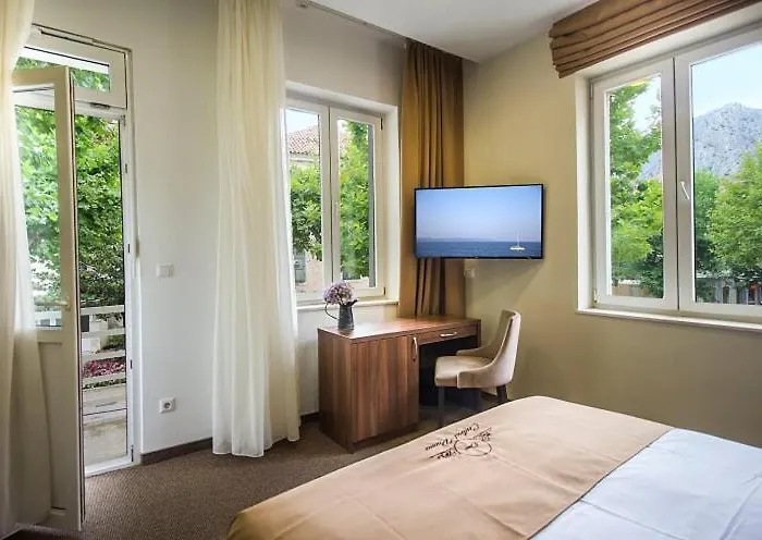Luxury Bed & Breakfast 4*