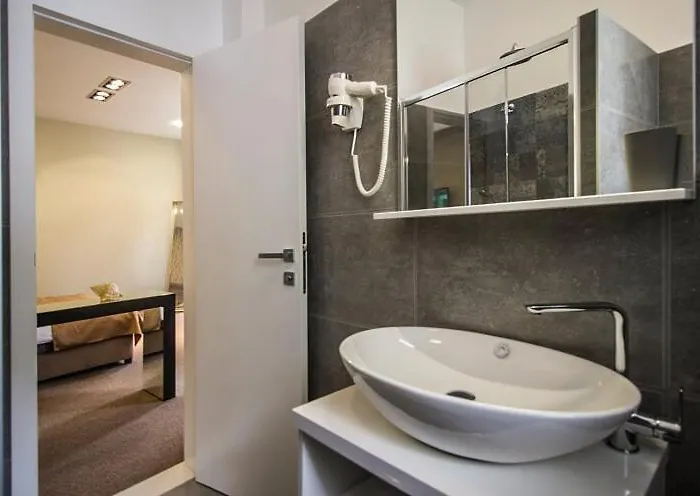 Luxury Omis